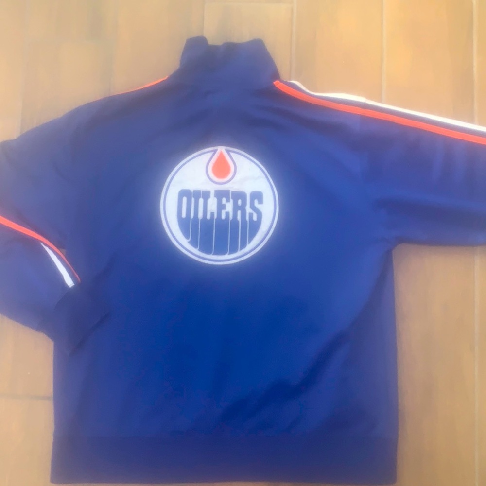Edm Oil sweatshirt L.  Very good condition